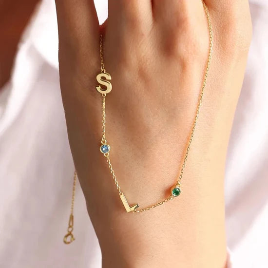 Collar personalizado con inicial lateral y piedra natal